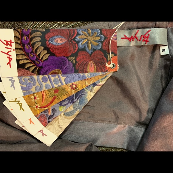 Biya by Johnny Was Circulum Satin Silk Shift Dress S NWT - Picture 6 of 6